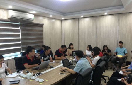 Buổi đào tạo về dây chuyền phủ bề mặt bằng keo PUR