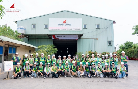 Sinh viên Đại học Xây Dựng Hà Nội tham quan nhà máy Gỗ Minh Long