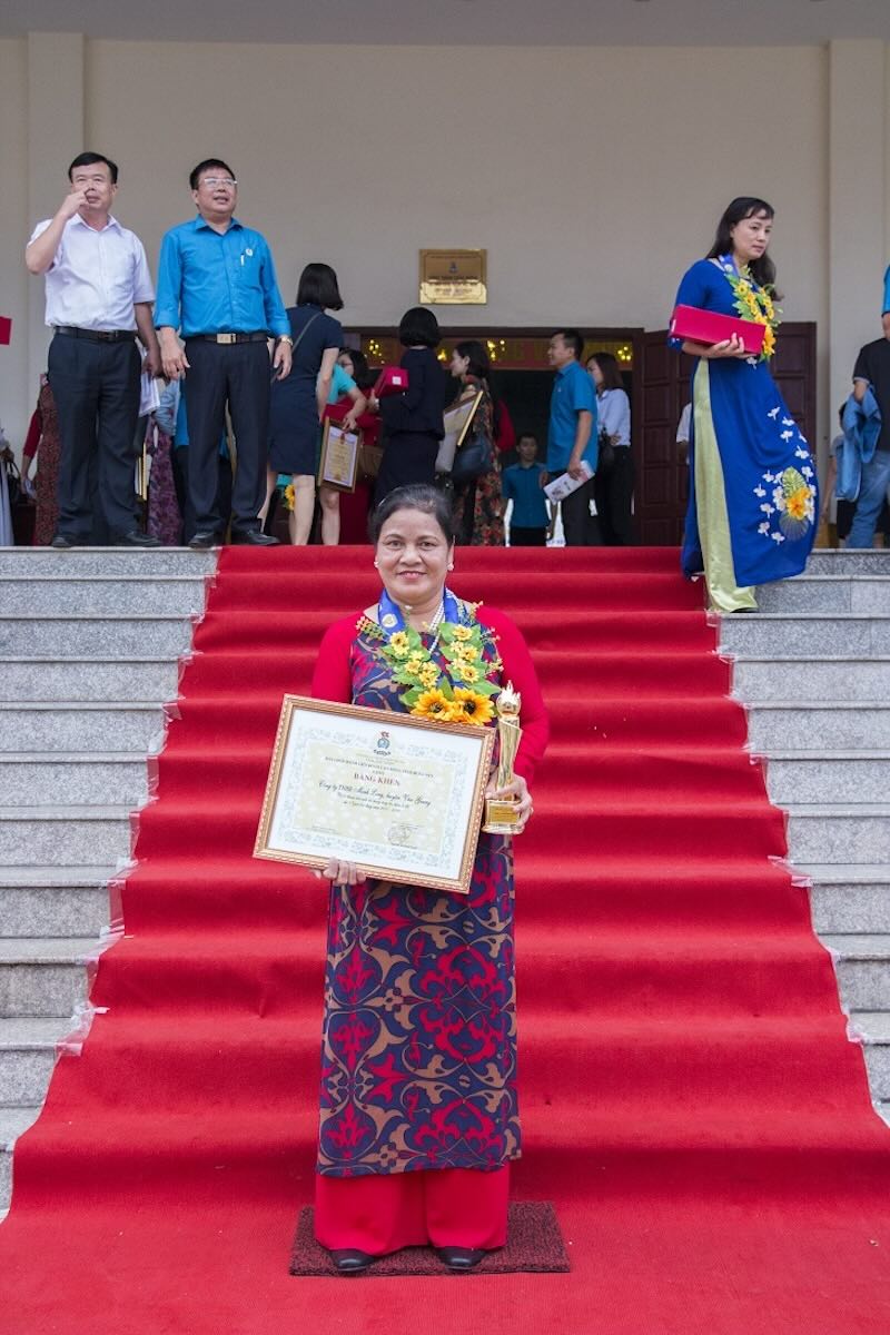 dai dien go minh long nhan bang khen