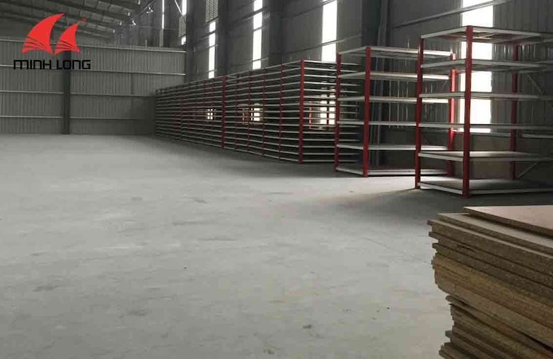 ben trong kho go minh long thuong tin ha noi