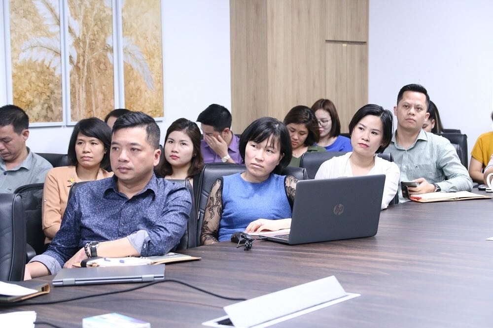 cbnv go minh long hoc tap cham chu